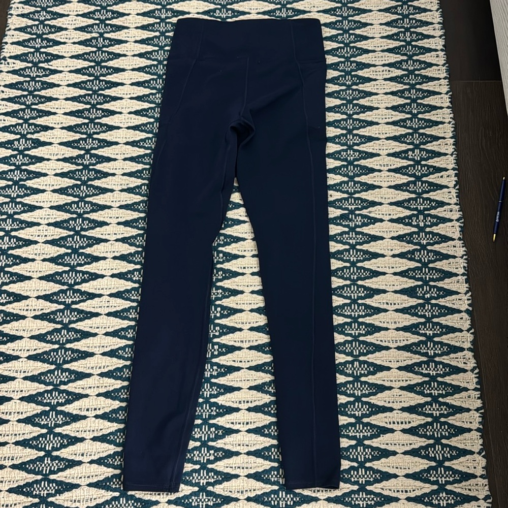 Navy blue under armor leggings. Size small.
